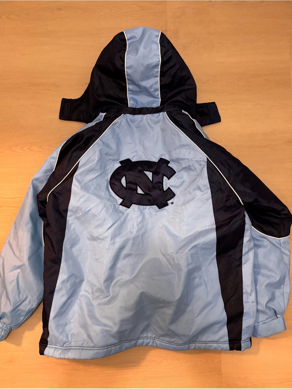 UNC North Carolina Tar Heels Colosseum Hooded Jacket Men’s Medium